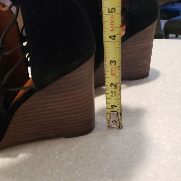 Lucky Brand Women's Reevas Black Suede Side Cutout Peep Toe Wedge Booties Sz 10M - Picture 5 of 9